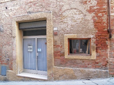 Foto Negozio a Torrita di Siena Centro di 35 m² con 2 locali in vendita