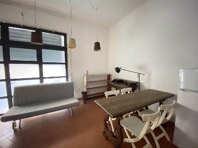 Foto Negozio in VIA DEL LEONE 4, Firenze San Frediano di 35 m² con 2 locali