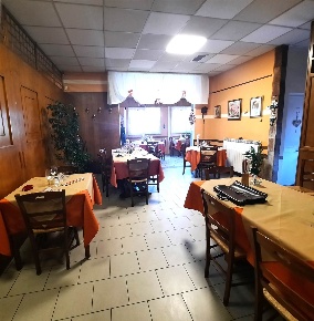 Foto Attività commerciale a Santo Stefano di Magra Centro di 260 m²