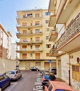 Foto Negozio in Via Mariano Abbignente  18, Salerno Pastena - Pastena Alta