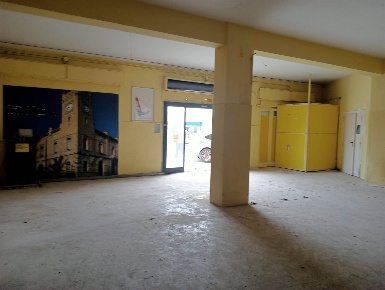 Foto Locale commerciale a Licata Centro di 710 m² con 2 locali in vendita