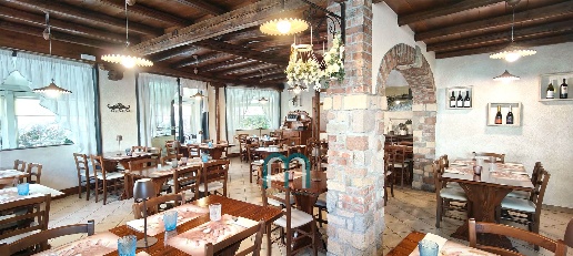 Foto Ristorante in Via Miranese 258, Venezia Mestre di 100 m² con 9 locali