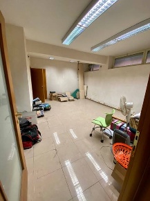 Foto Magazzino in via lanzalone, Salerno Carmine di 160 m² con 5 locali