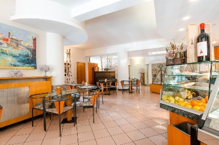 Foto Negozio a Almenno San Salvatore di 215 m² con 5 locali in vendita