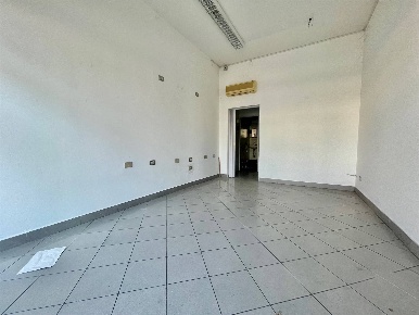 Foto Negozio in via crispi, Venezia Mestre di 20 m² con 1 locali in affitto