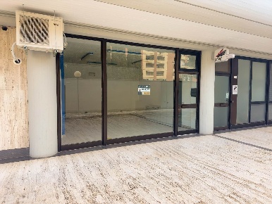 Foto Locale commerciale in Via Roma 77, Bastia Umbra Bastia di 36 m²