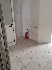 Foto Negozio a Livorno Pontino - Bastia di 65 m² con 3 locali in vendita
