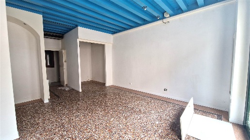 Foto Negozio a Este Semicentro di 40 m² con 1 locali in affitto
