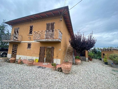 Foto Cessione attività a San Gimignano Centro di 1460 m² con 10 locali