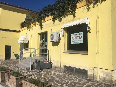 Foto Negozio a Foligno Centro Storico di 200 m² con 5 locali in affitto