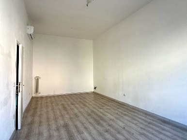Foto Attività commerciale in Via Marrucci 45, Cecina Cecina Centro di 37 m²