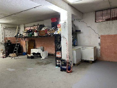 Foto Magazzino a Giardini-Naxos Centro di 120 m² con 1 locali in vendita