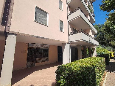 Foto Locale commerciale a Potenza Centro di 50 m² con 1 locali in vendita