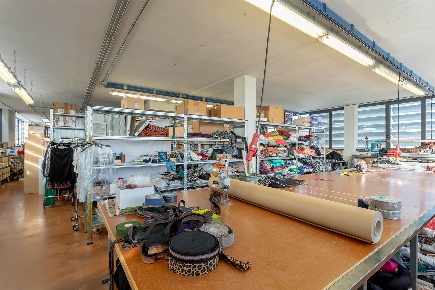 Foto Ufficio a Campi Bisenzio Santa Maria di 900 m² con 10 locali