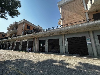 Foto Locale commerciale in Via Anna Magnani, Vasto Vasto Marina di 116 m²