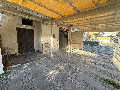 Foto Attività commerciale in VIA MADONNA DELL'ARCO, Sant'Anastasia Centro