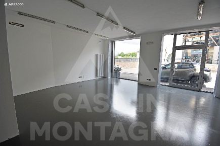 Foto Attività commerciale a Cles di 150 m² con 3 locali in affitto