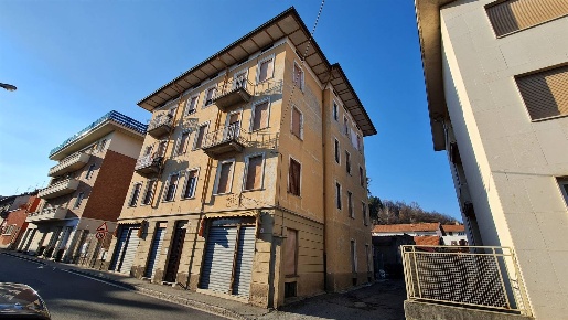 Foto Negozio in Via Della Vittoria  33, Biella Chiavazza di 70 m²