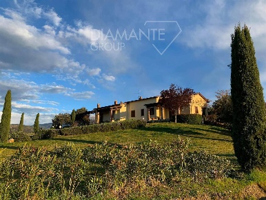 Foto Cessione attività a Castel del Piano Centro di 400 m² con 8 locali