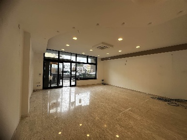 Foto Locale commerciale in via dei conti ricci  78, Vasto di 100 m²