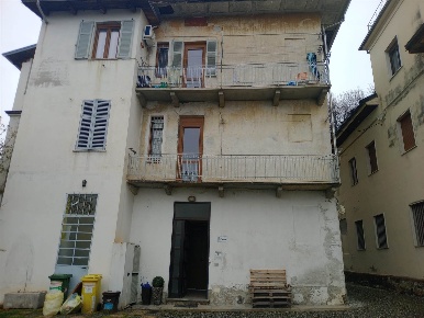 Foto Attività commerciale in via santuario d oropa 129, Biella di 200 m²