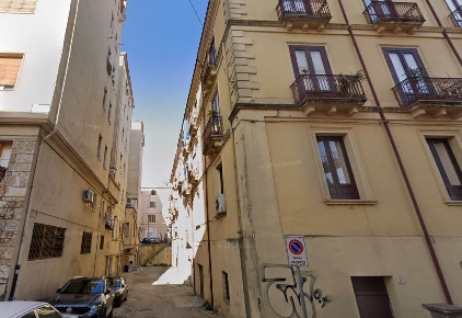 Foto Negozio in via Gianluigi Picciotto, Cosenza Centro Storico di 250 m²