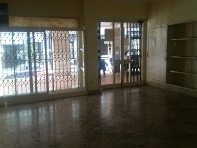 Foto Attività commerciale in VIA DUCEZIO, Messina di 80 m² con 3 locali
