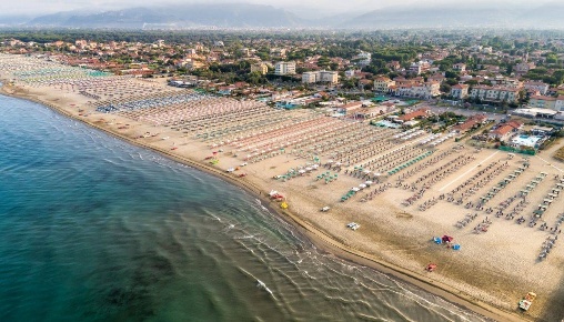 Foto Struttura turistica a Pietrasanta di 5000 m² in vendita