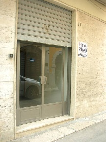 Foto Locale commerciale in VIA AMMIRAGLIO CARACCIOLO, Canosa di Puglia
