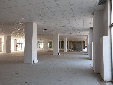 Foto Negozio a Prato Centro Storico - San Francesco di 1000 m² con 3 locali