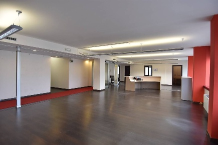 Foto Ufficio a San Giuliano Terme Ghezzano di 250 m² con 10 locali