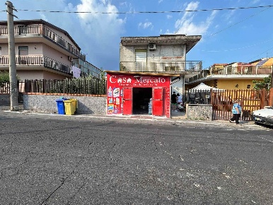 Foto Negozio in STRDALE CRAVONE 176, Catania Monte Po di 74 m² con 2 locali