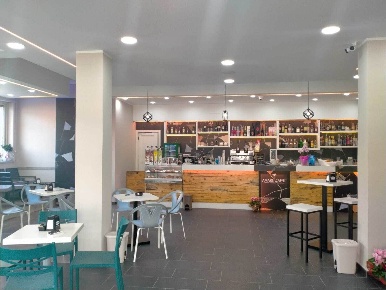 Foto Attività commerciale in PIAZZA ALDO MORO 16, Cellole Centro di 140 m²