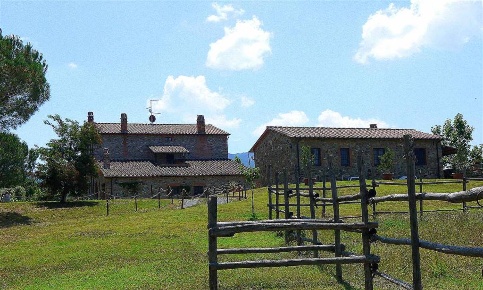 Foto Agriturismo a Massa Marittima di 513 m² con 12 locali in vendita