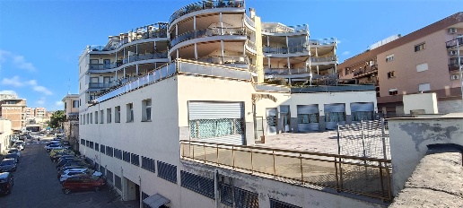 Foto Negozio in via cadorna  16, Civitavecchia di 1900 m² con 24 locali