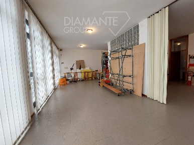 Foto Negozio a Passignano sul Trasimeno Centro di 90 m² con 3 locali