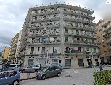 Foto Negozio in Via Lucio Orofino  3, Salerno Torrione di 500 m² in affitto