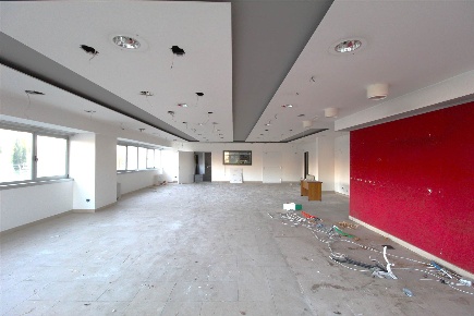 Foto Locale commerciale a Barberino Tavarnelle di 241 m² con 4 locali