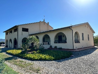 Foto Agriturismo a Grosseto Rispescia di 1364 m² con 20 locali in vendita