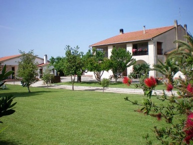 Foto Agriturismo a Grosseto Rispescia di 1364 m² con 20 locali in vendita