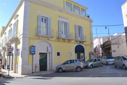 Foto Negozio in Piazza Garibaldi 1, Castellana Grotte Castellana di 190 m²