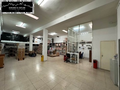 Foto Magazzino a Ostuni Via Ludovico, Corso Umberto I, Vittorio Emanuele