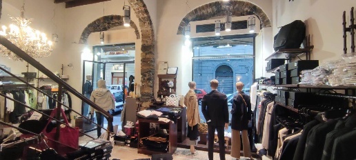 Foto Locale commerciale a La Spezia Umbertino - 2 Giugno di 100 m²