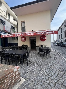 Foto Attività commerciale a Castel Volturno di 35 m² con 1 locali