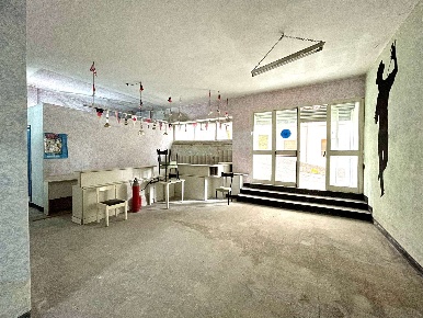 Foto Magazzino in CORSO LUIGI FERA, Cosenza Centro di 770 m² con 5 locali