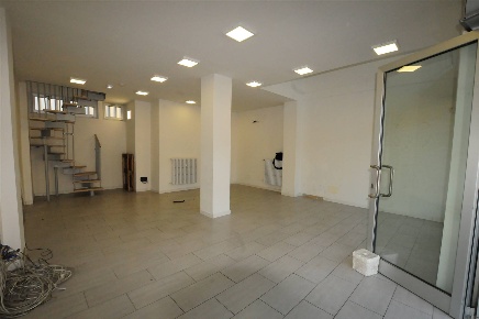 Foto Negozio in via alamanni, Firenze Fortezza - Stazione di 110 m²