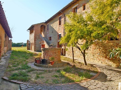 Foto Cessione attività a Asciano Centro di 1815 m² con 25 locali in vendita