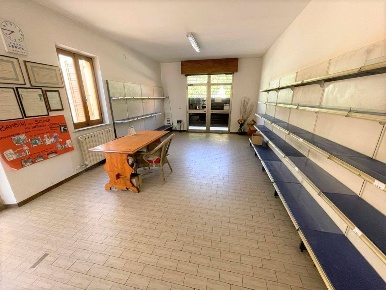 Foto Negozio a Borgo Virgilio di 50 m² con 1 locali in affitto