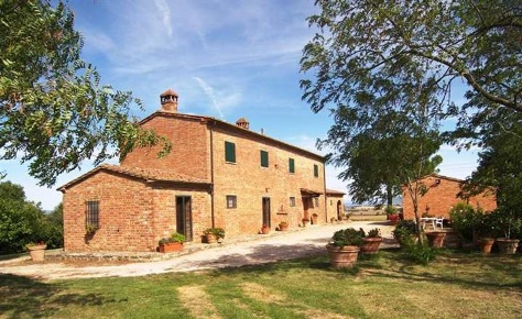 Foto Agriturismo a Cortona Centro di 230 m² con 8 locali in vendita