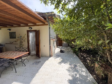 Foto Struttura sanitaria a Piombino di 1160 m² con 2 locali in vendita